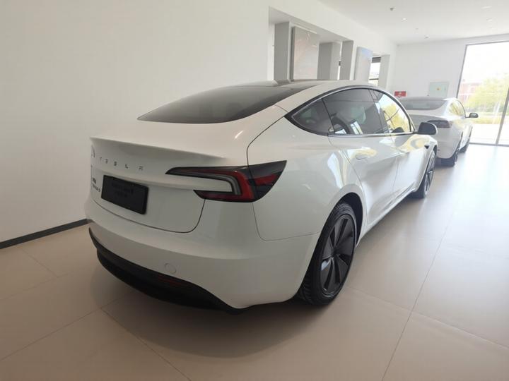 Model 3 2025 RWD photo 6