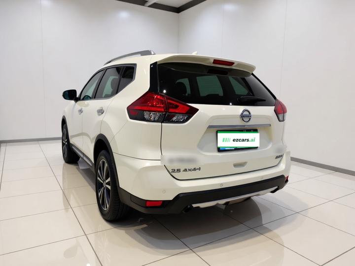X-Trail 2017 2.5L CVT Luxury 4WD photo 4