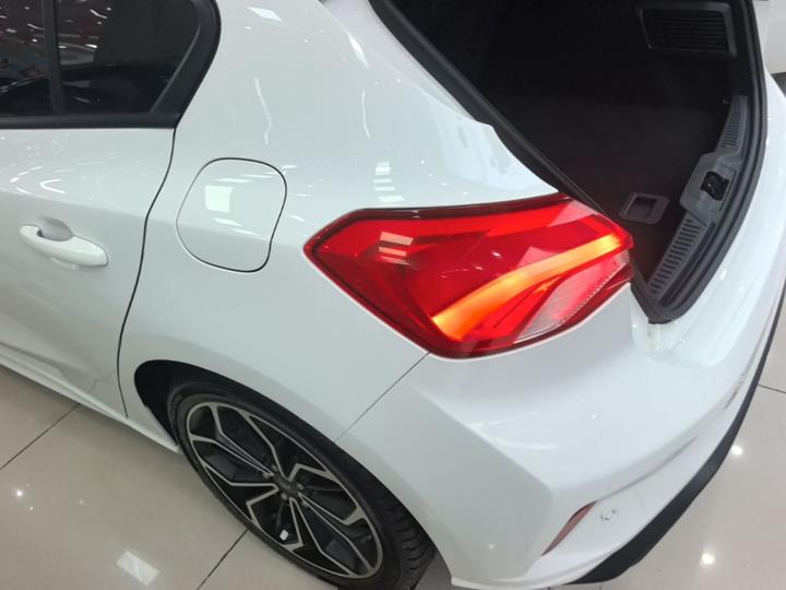 Focus 2021 Hatchback EcoBoost 180 AT ST Line photo 4