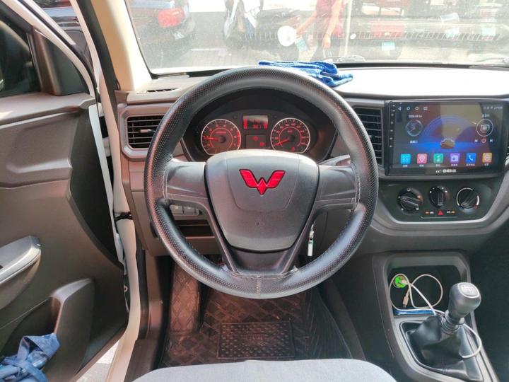 Wuling Hongguang V 2021 1.5L LAR photo 3
