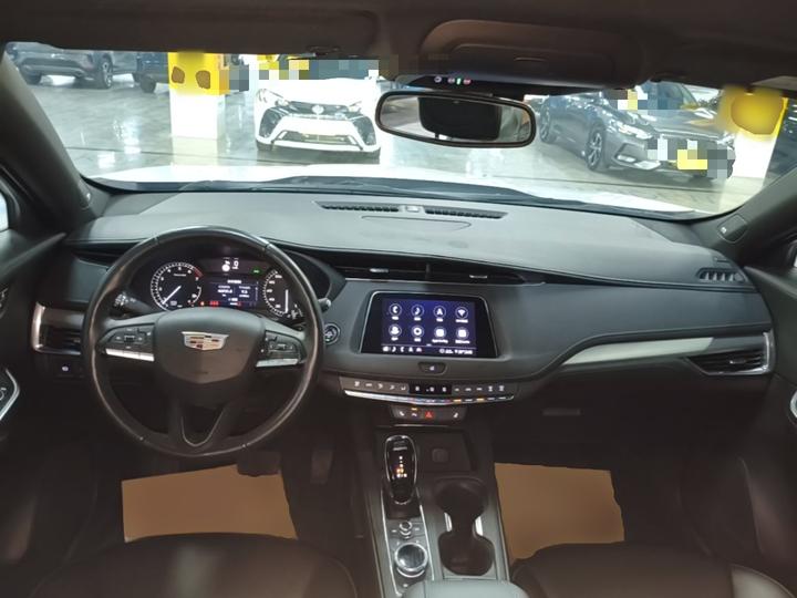 XT4 2020 Facelift 28T RWD Leading photo 5