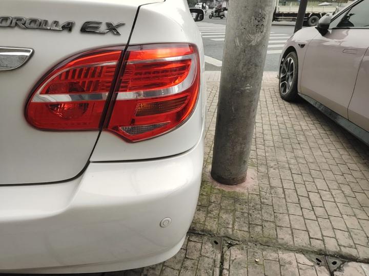 2013 1.6L AT Luxury photo 7