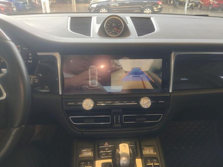 2018 Macan 2.0T photo 8