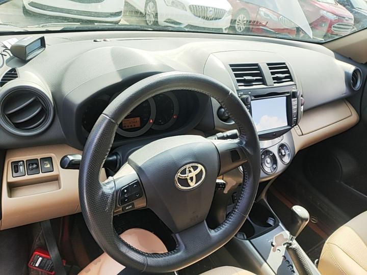 RAV4 2011 2.4L AT AWD Luxury photo 6