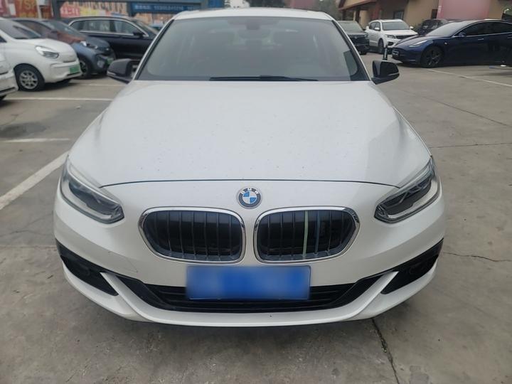 1 Series 2018 118i Sport photo 2
