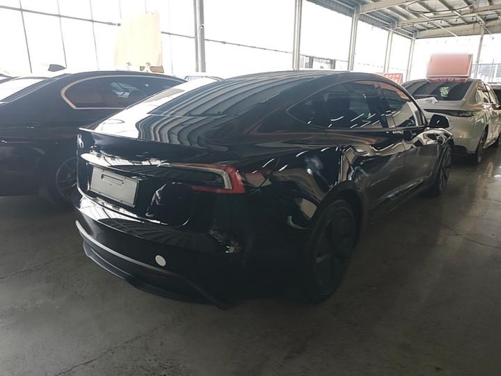 Model 3 2023 RWD photo 4