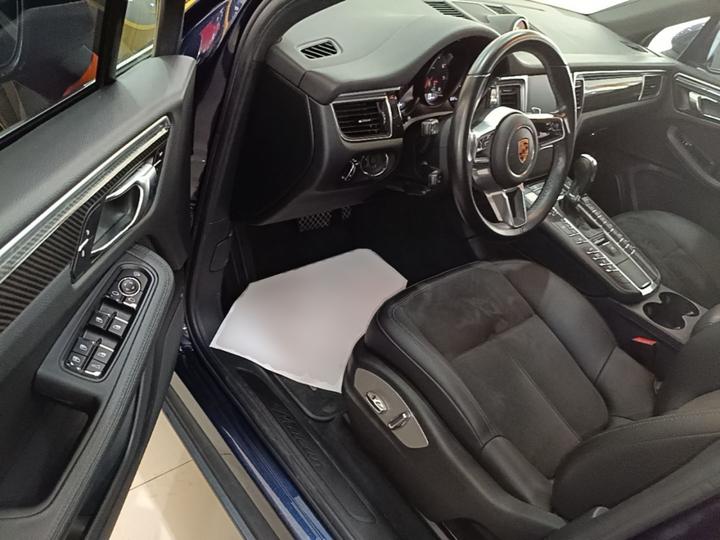 2017 Macan 2.0T photo 3