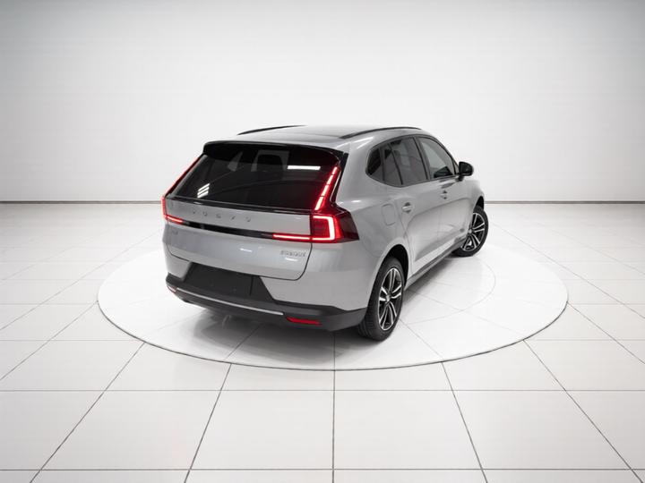 XC70 Hybrid 2026 RWD Long Range Core photo 3