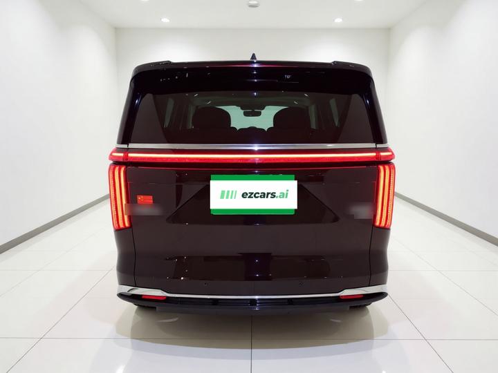 2025 AWD 8 photo 5
