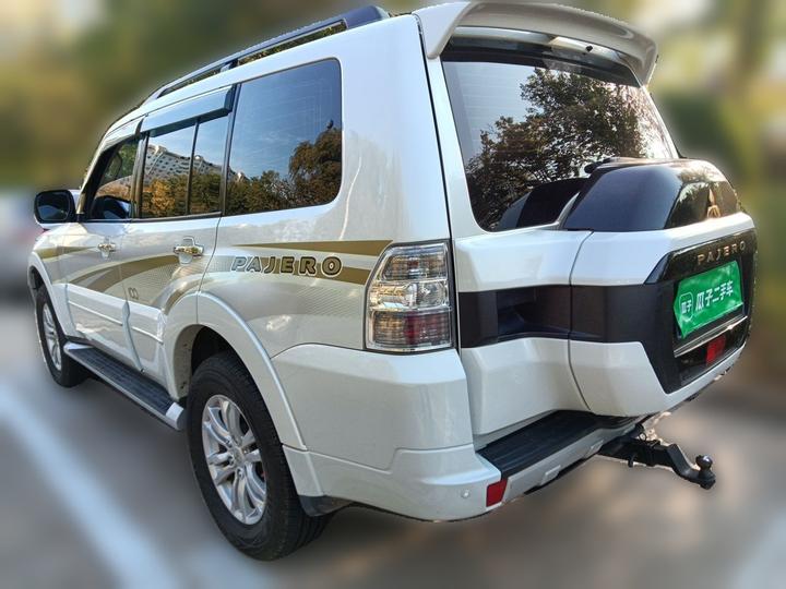 Pajero Parallel Import V97 3.8L 5-Door GLS photo 4