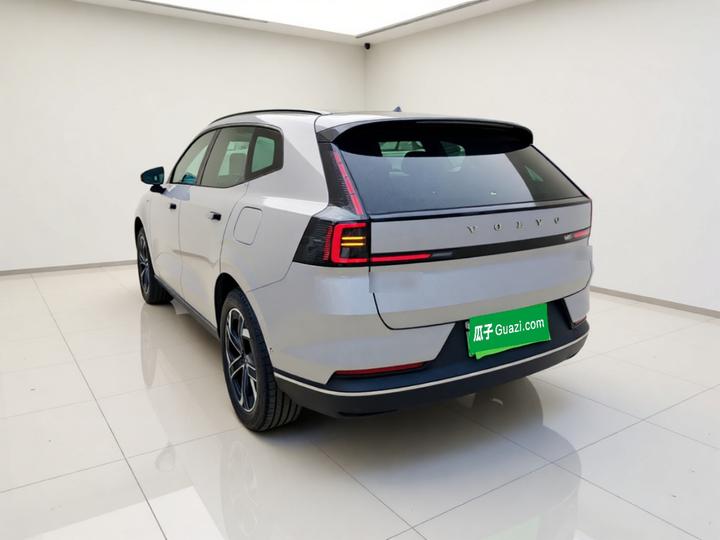 XC70 Hybrid 2026 RWD Long Range Core photo 4