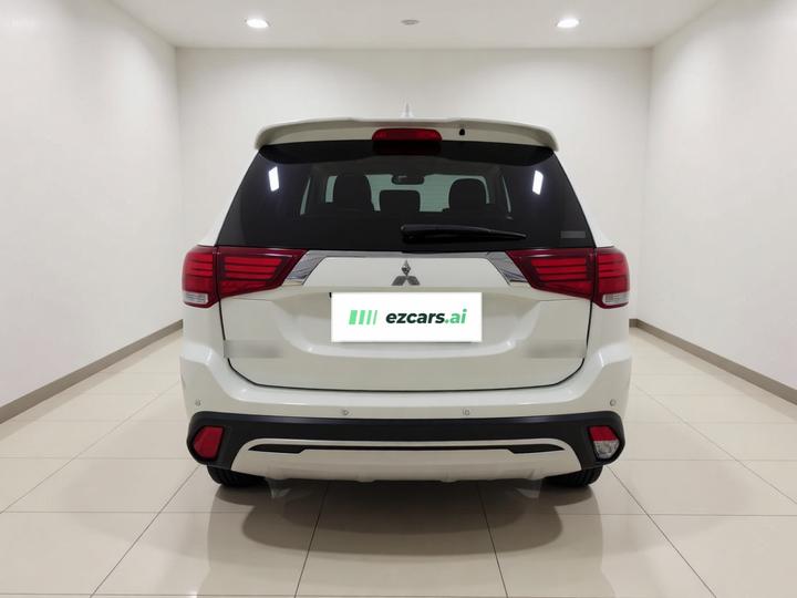 Outlander 2019 2.4L AWD Enjoy 5-Seater China VI photo 5