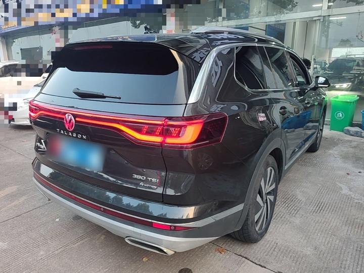 2021 330TSI RWD Luxury photo 6