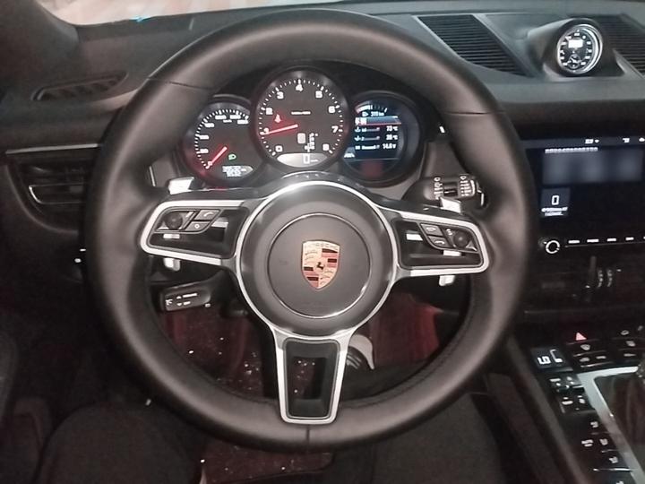 2021 Macan 2.0T photo 2