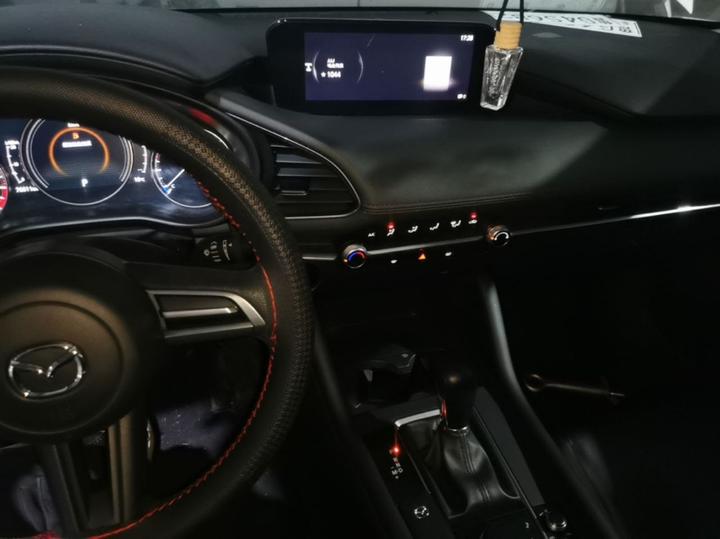 3 Axela 2020 1.5L AT photo 5