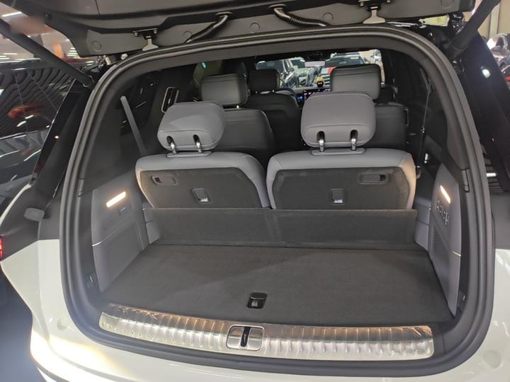 ES8 2026 6-Seater Executive Luxury photo 8