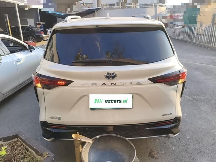 Granvia 2023 2.5L Hybrid Luxury photo 5