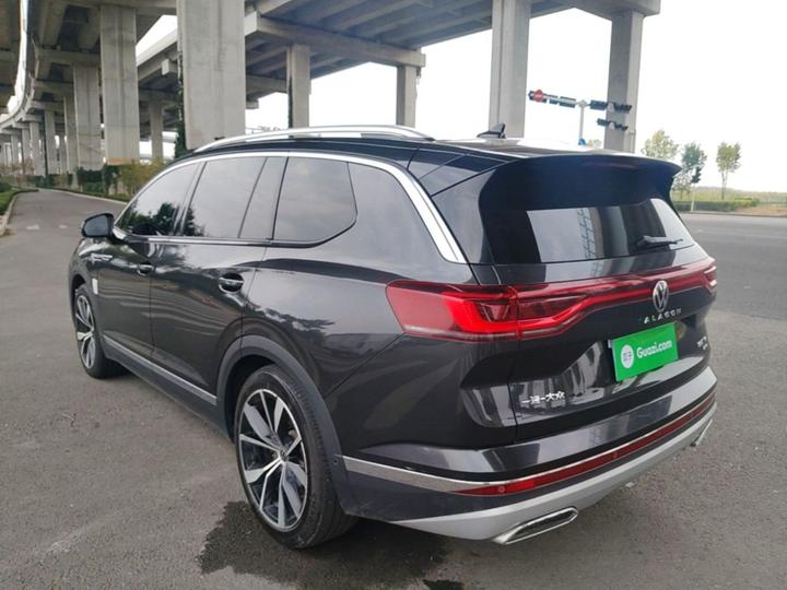 2021 530TSI AWD Flagship Pro photo 4