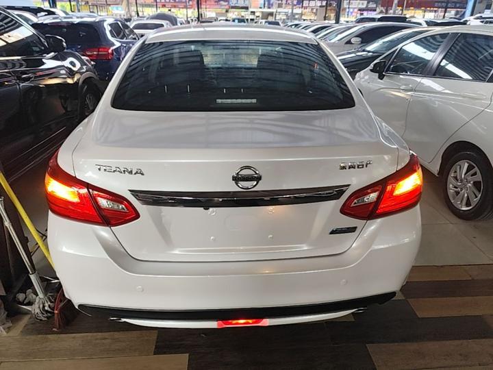 Teana 2016 Facelift 2.0L XL Comfort photo 2
