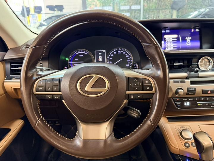 ES 2015 300h Comfort photo 3
