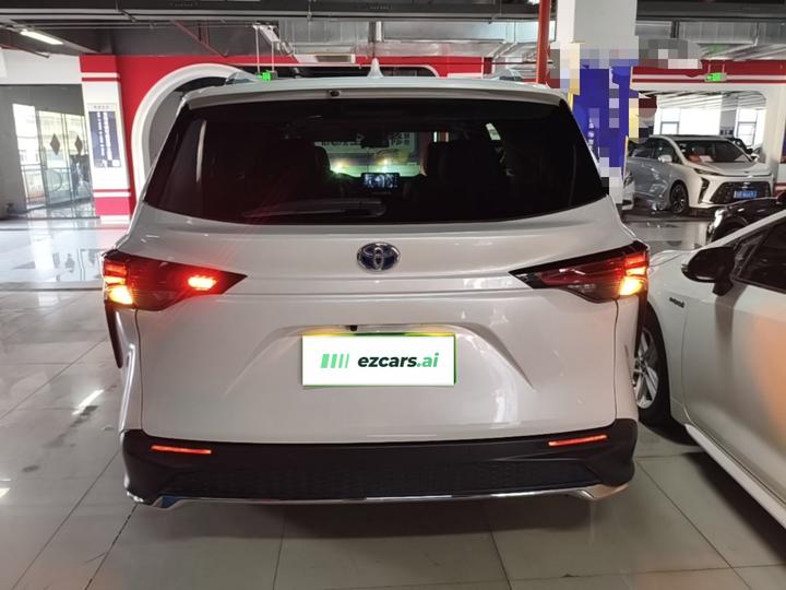 Granvia 2023 2.5L Hybrid Comfort photo 3