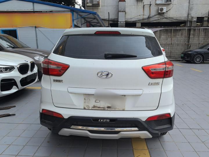 ix25 2015 1.6L AT RWD Smart GLS photo 3