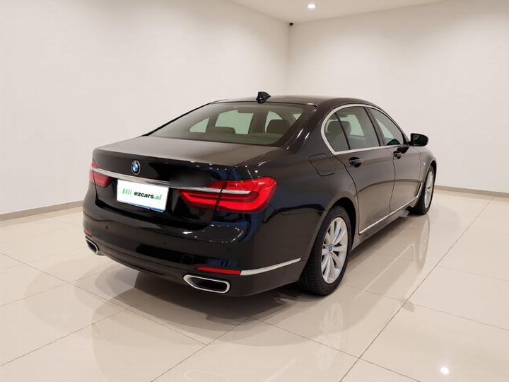 7 Series 2017 730Li Leading photo 6