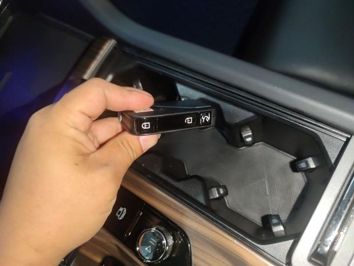 09 EM-P 2021 2.0T PHEV Halo 6-Seater photo 8