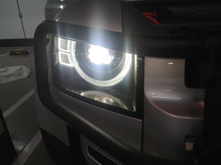 Defender EV 2022 110 P400e photo 7