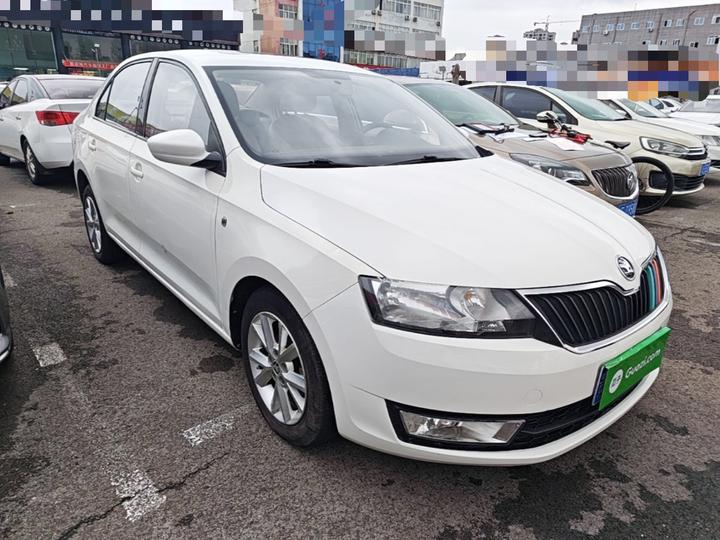 Rapid 2016 1.6L AT photo 3