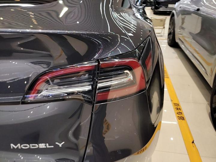 Model Y 2024 RWD photo 7