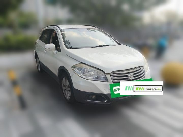 2014 1.6L CVT RWD Progressive photo 3