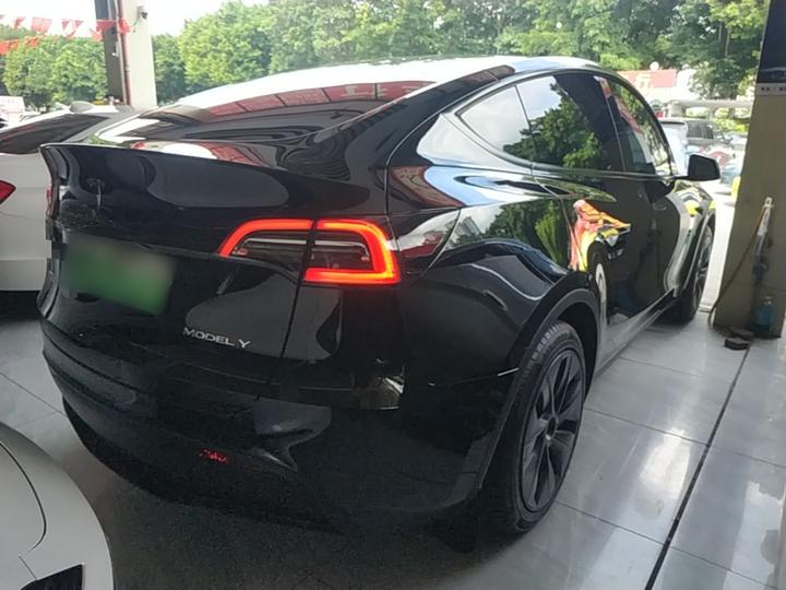 Model Y 2023 RWD photo 6