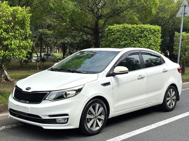 K2 2015 Sedan 1.6L AT Premium
