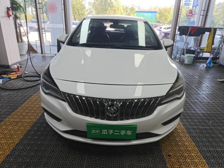 Verano 2016 Hatchback 15S AT Leading photo 2