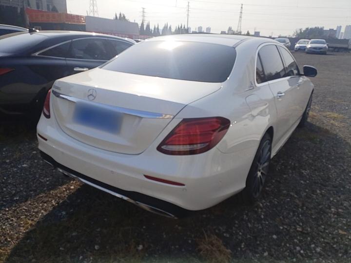 E-Class 2018 E 300 L Sport Luxury photo 6
