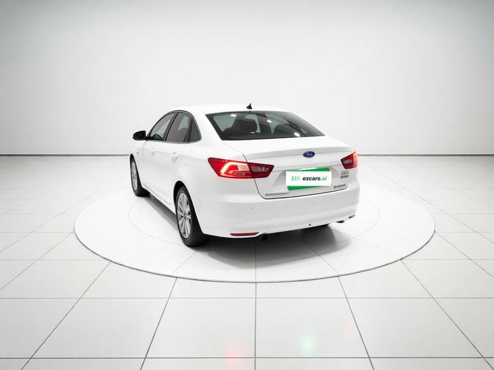 Escort 2015 1.5L AT Comfort photo 4