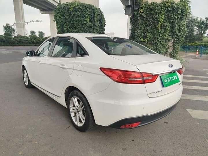 Escort 2019 1.5L AT photo 4