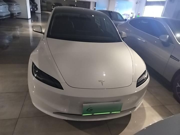 Model 3 2023 RWD photo 2