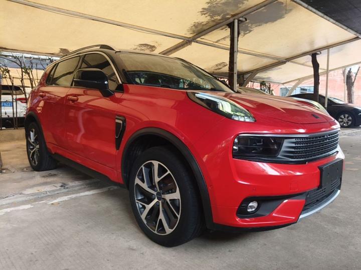 01 2017 2.0T AWD Pro photo 3