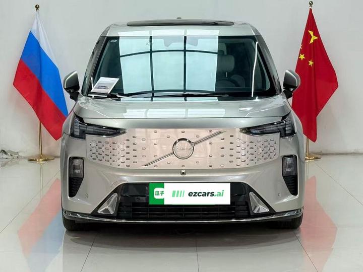 EM90 2025 Ultra 6-Seater photo 2