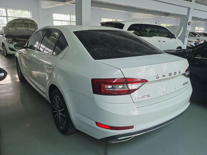 Octavia 2019 1.5L AT Luxury China VI photo 4