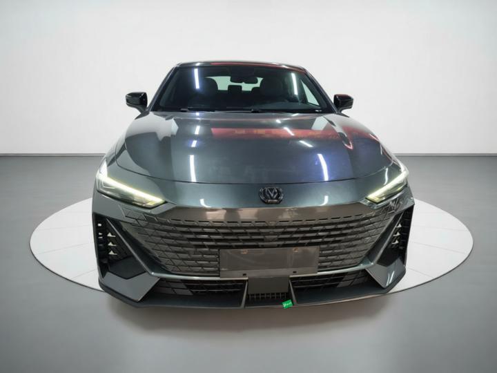 UNI-V 2022 1.5T Premium photo 2