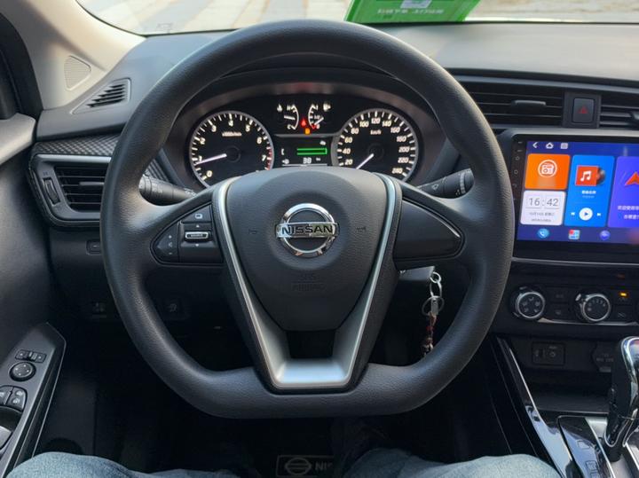 2021 1.6L CVT photo 7