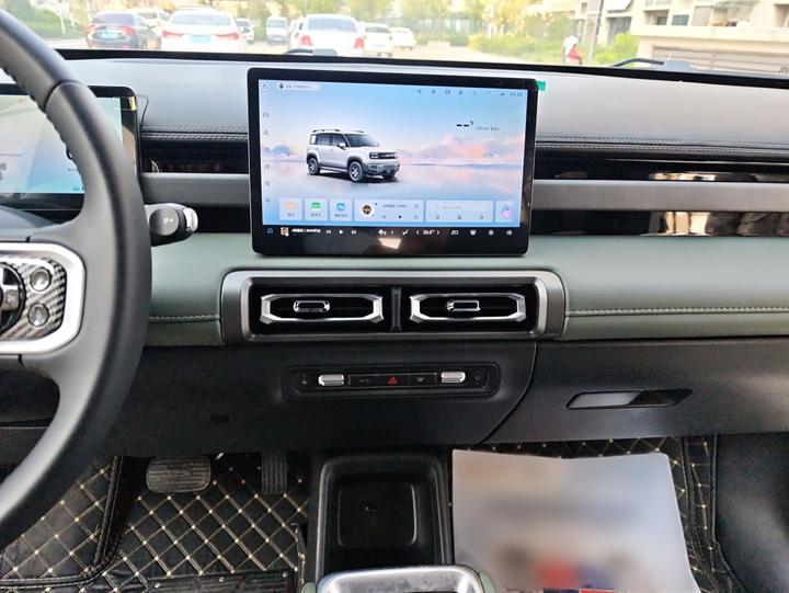Plus 2025 Smart Premium 5-Seater photo 7