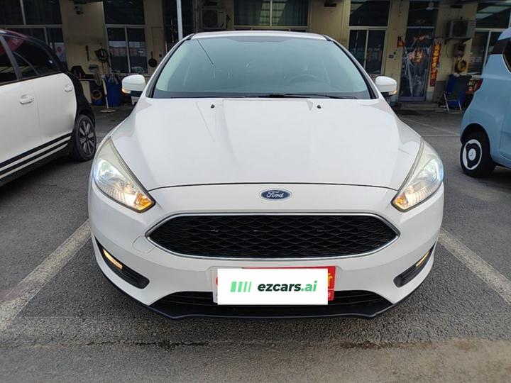 Focus 2018 Hatchback Classic 1.6L AT Fashion photo 2