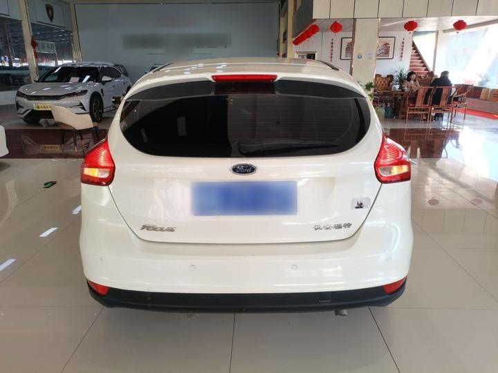 Focus 2015 Hatchback 1.6L AT Comfort photo 3