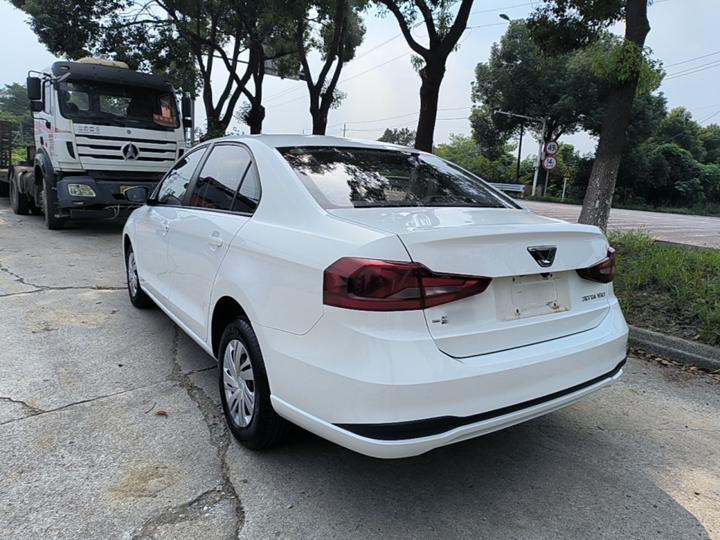 VA3 2020 1.5L AT photo 4