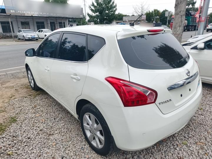 Tiida 2014 1.6L CVT Comfort photo 4
