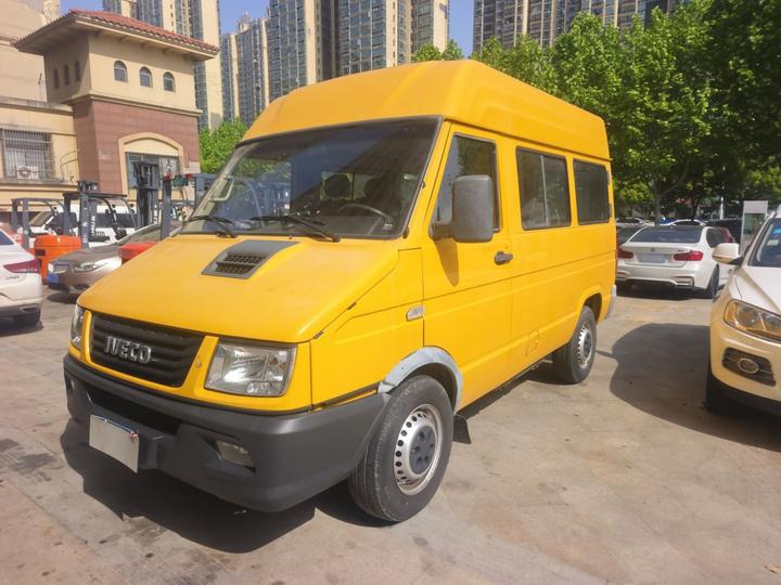 IVECO Daily 2020 2.5T A35 Bus 5-9-Seater China V